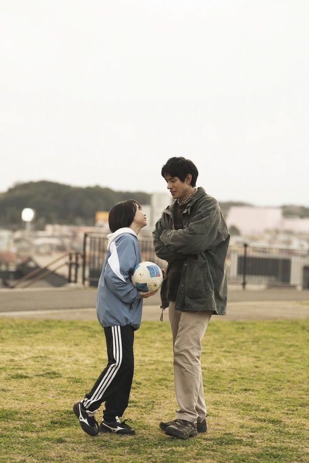 スランプ気味の小説家である叔父の圭佑(中島歩)と、サッカー少女で姪の亜美(七瀬ふうり)によるロードムービー