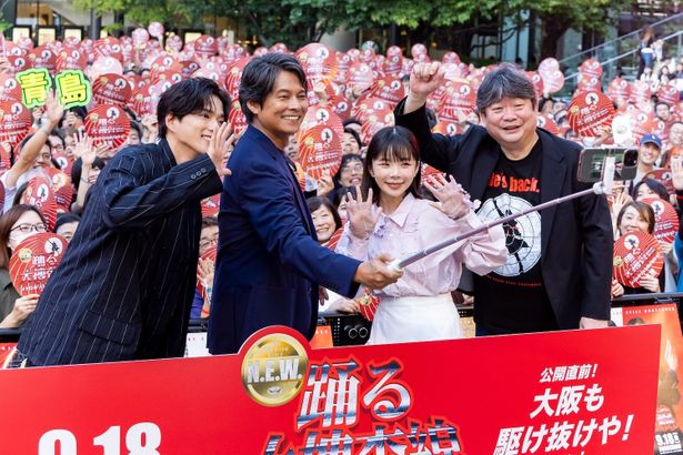 会場からは、次々と歓声や拍手が上がっていた