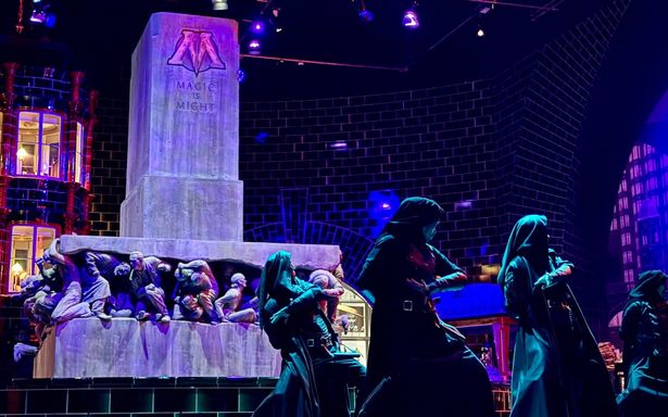 シリーズにも携わったポール・ハリスが演出と振付けを担当