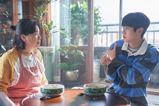 【写真を見る】『あなたが母親の手料理を食べられる回数は、あとどれくらい残ってますか？』より本予告編と本ビジュアル、新規場面写真が解禁に