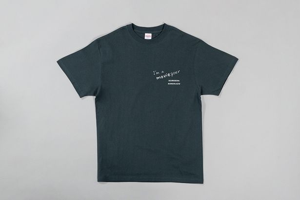 「I’m a moviegoer」メッセージ付きTシャツ(写真はグレイッシュグリーン)