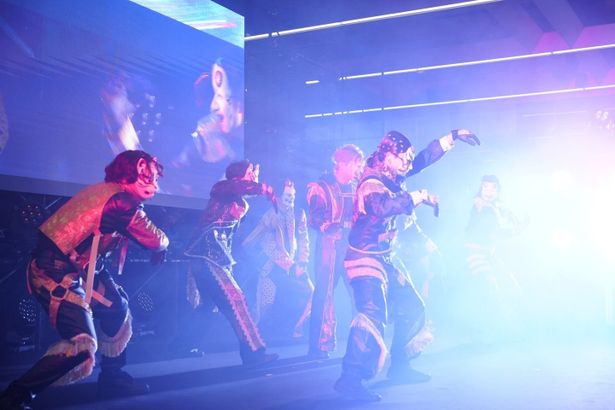 「O-MENZ」のパフォーマンスで幕を開けたオープニングセレモニー
