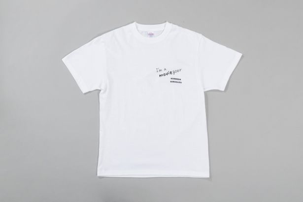 【写真を見る】欲しい！「I'm a moviegoer」クリエイターTシャツ「是枝裕和」(ホワイト)5,500円(税込)