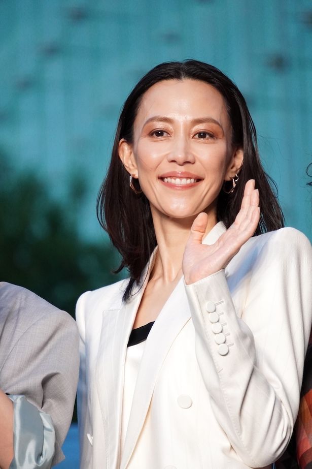 夫の不倫で心が病んでしまう暁海の母、井上志穂を演じる木村佳乃