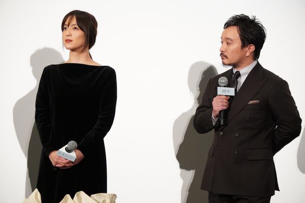二階堂絵理を演じる中村アンと、植木渋柿役の濱田岳