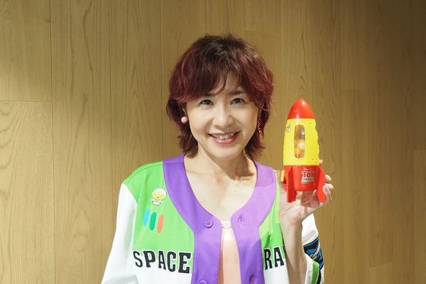 バズ・ライトイヤー風の衣装を纏った伊藤さとり