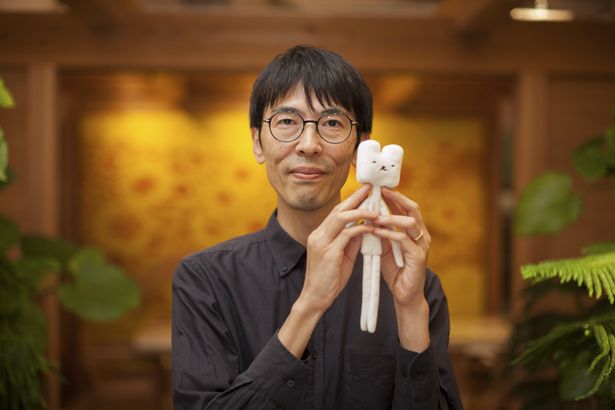 高橋晋平は、これまで200点以上のおもちゃやゲーム開発に関わるおもちゃクリエイター