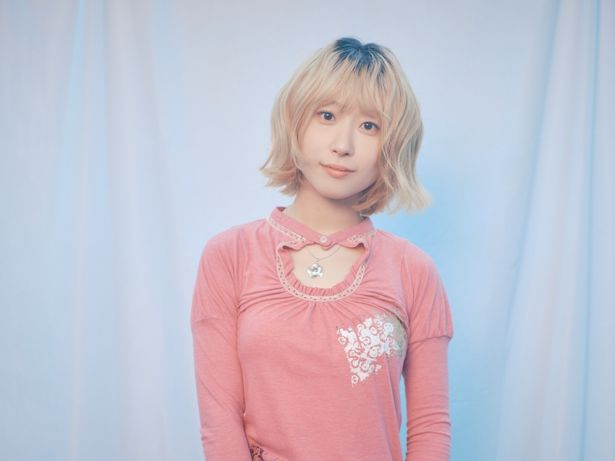 主題歌と劇中歌を担当したシンガーソングライターのとた