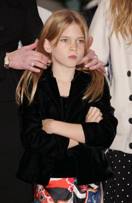 幼少期は、強い眼差しが印象的だったステラ