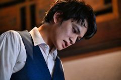 “純粋悪”として観客を震え上がらせる、映画『シャドウワーク』の北村匠海にフォーカス