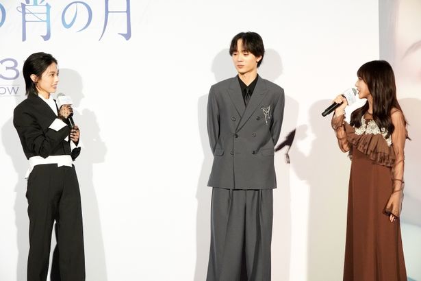 『うるわしの宵の月』完成披露の様子