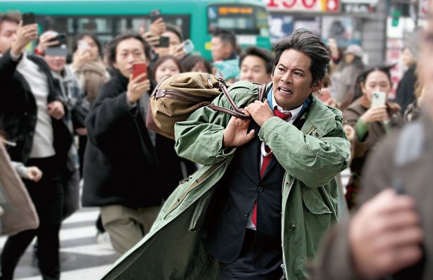 【写真を見る】国民的シリーズ「踊る」が令和の時代に本格復活！『国宝』からの“邦画実写歴代No. 1”奪取が期待されるも、シリーズ初の事態が…