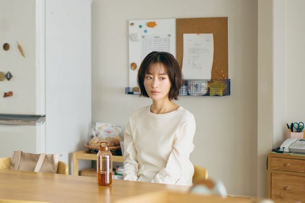 松本まりかは声優としてブレイクした土屋の妻・莉花を演じる