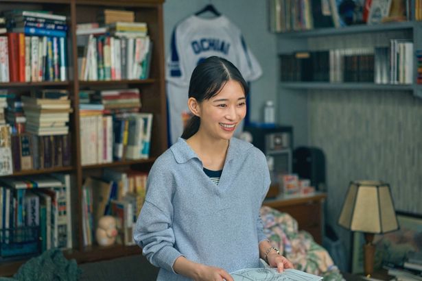 土屋と共にマンガづくりに踏み出す中堅編集者の潮田ユキを演じる森川葵