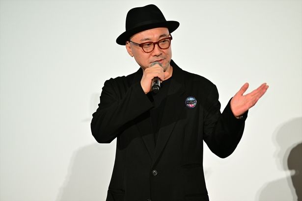 映画『マッチング TRUE LOVE』初日舞台挨拶に登壇した内田英治監督