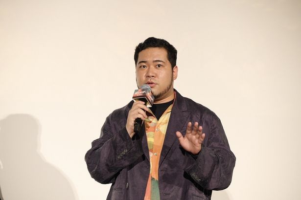 「すでに『#我々は宇宙人』でエゴサーチしております」と笑いを誘った松井ケムリ