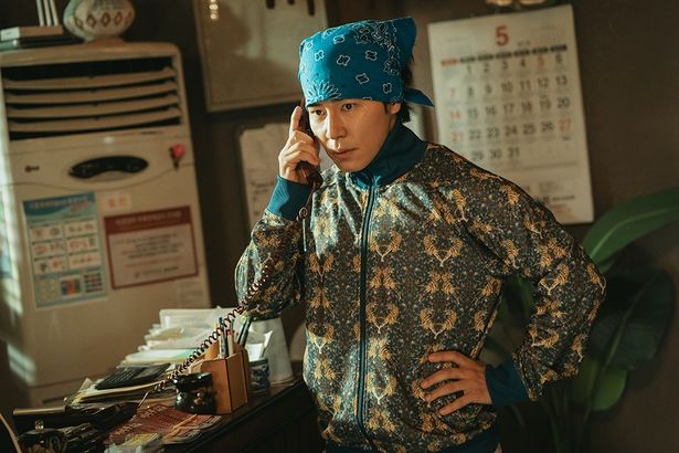 バレバレの潜入捜査をするテギュ役のイ・ギュヒョンに好評の声が続々！
