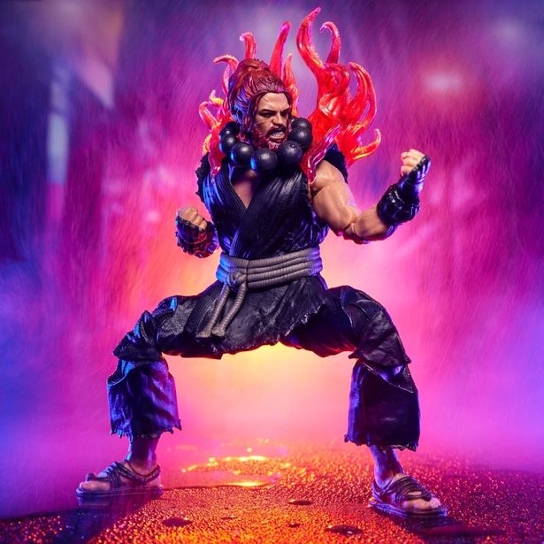 付属のエフェクトによってキャラクターの迫力も再現できる(「ストリートファイター／ザ・ムービー: 豪鬼 1/12 アクションフィギュア」)