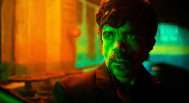 ウィンストンを演じるのは「ゲーム・オブ・スローンズ」のピーター・ディンクレイジ