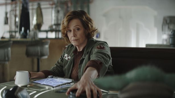 シガーニー・ウィーバーが、戦闘機%22Xウィング%22のパイロット、ウォード大佐役で「スター・ウォーズ」に初参戦