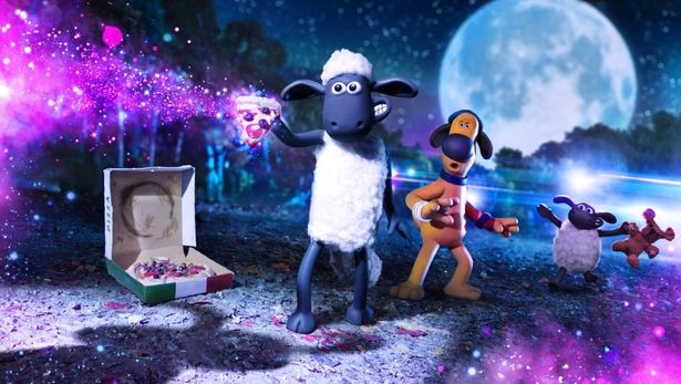 ピザの箱に『メッセージ』的な文字が…！(『映画 ひつじのショーン UFOフィーバー』)