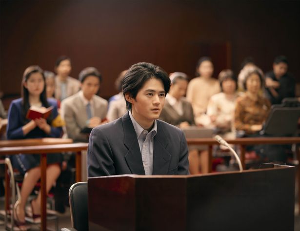 緊張感あふれる裁判のシーン
