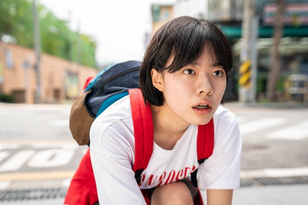 【写真を見る】時速100kmで街を駆ける!?テコンドー経験者のイ・ジェインが超絶アクションに挑戦