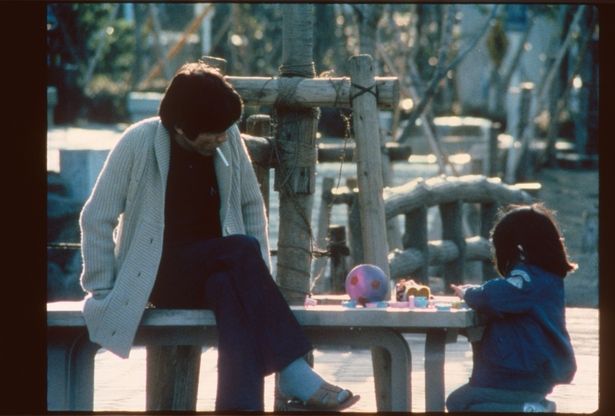 妻のまり子と幼い娘のために堅気になると決め、酒屋で働きはじめる花城竜二の物語を描く