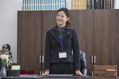 内野聖陽主演『負けへんで』松本若菜演じる“強敵検事”の二面性を切り取った場面写真＆インタビュー映像