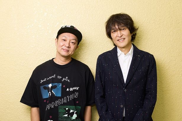 【写真を見る】『mentor』の感想や物語を作ることについて語り合った千原ジュニアと吉田恵輔監督
