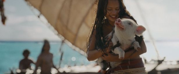 主人公のモアナと、子ブタのプア