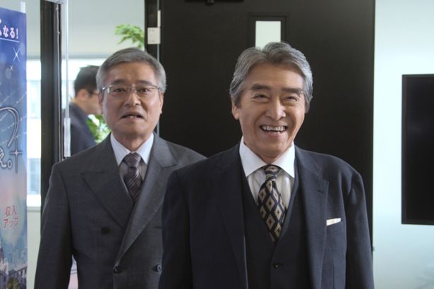 夕子が勤める広告代理店の社長を目黒祐樹が演じる