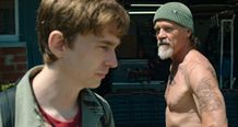 『WEAPONS／ウェポンズ』で激突したオースティン・エイブラムスとジョシュ・ブローリンが再共演した『クジラに落ちた男』
