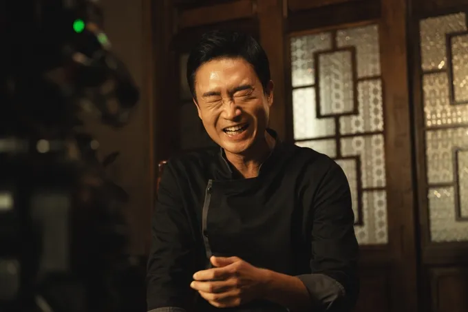 香港ノワール映画や日本のヤクザ映画からの影響も『BOSS／ボス』大乱闘シーン＆メイキング写真が到着