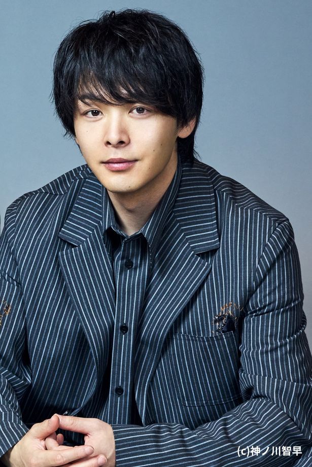劇中ナレーションを務めるのは、サッカー好きとして知られる俳優、中村倫也