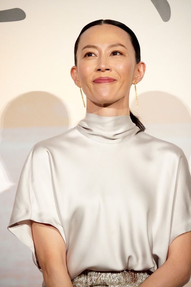 夫の不倫で心が病んでしまう暁海の母、井上志穂を演じる木村佳乃