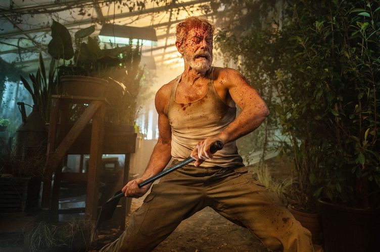 『ドント・ブリーズ』第3作が製作へ！フェデ・アルバレス監督が“最強の老人”と第1作主人公の再戦を明言