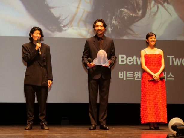 ワールドプレミア上映の舞台挨拶に登壇した柄本佑、石橋静河、広瀬奈々子監督