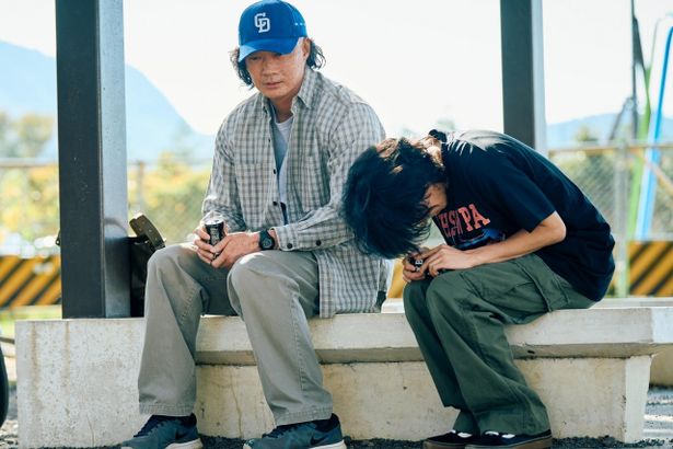 『mentor』で埜本(綾野剛)を「メンター」としてあがめていく龍之介