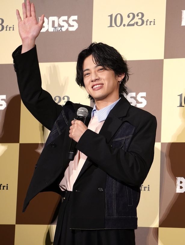 パク・ジファン演じるボスになる気満々なのに上からも下からも信頼されていない残念な大穴候補のパノ役のケンケン