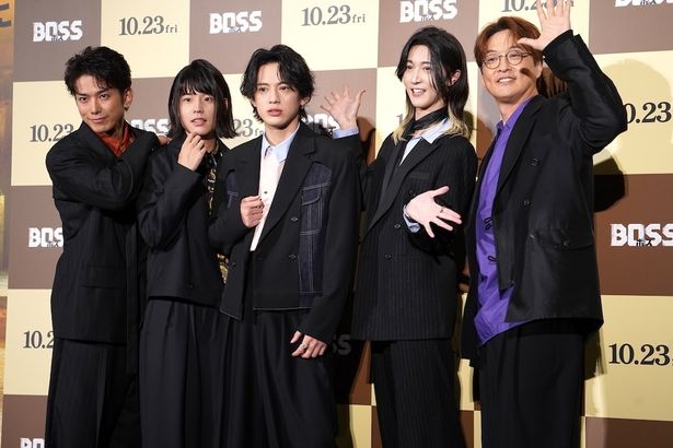 様々な表情＆ポーズを見せるモナキ、酒井一圭に会場は大喜び