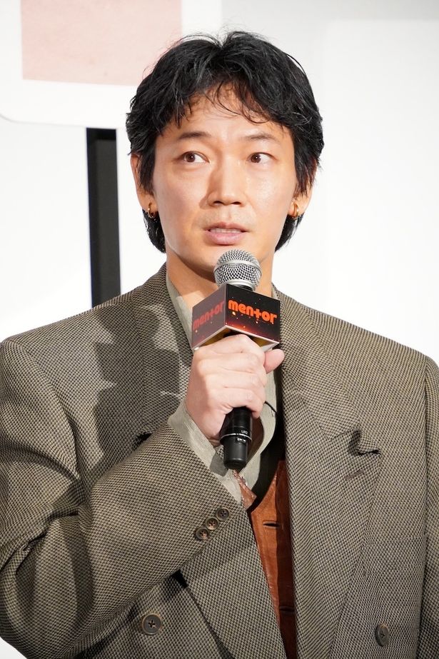 物語の鍵を握る重要な“メンター”である埜本を演じた、綾野剛