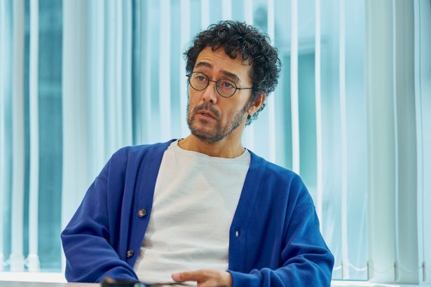 マンガ編集部の部長、馬場明役は阿部寛が好演！