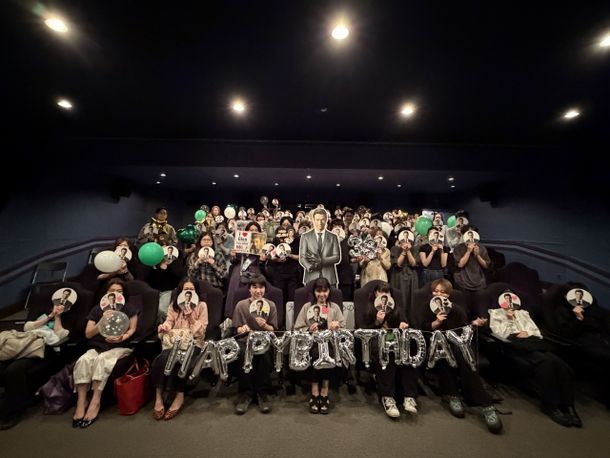 グレパファンが集結！『大富豪になるための正しい殺し方』グレン・パウエル38歳の生誕祭が実施