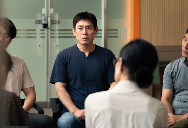 工場からの解雇で人生が大きく変わったホソク(ソル・ギョング)