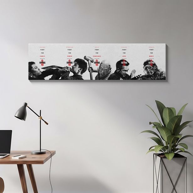 【写真を見る】部屋に飾れば存在感たっぷり！880mm×220mmのビッグサイズ