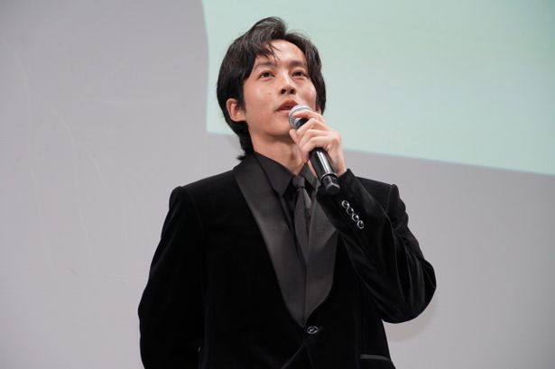 作詞家・永六輔役の松坂桃李