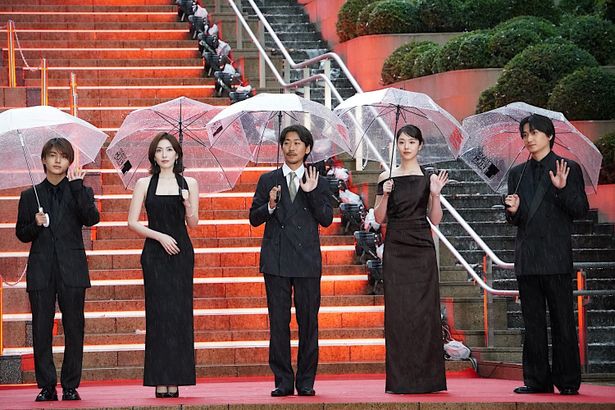唐田えりか、知英がダブル主演を果たした