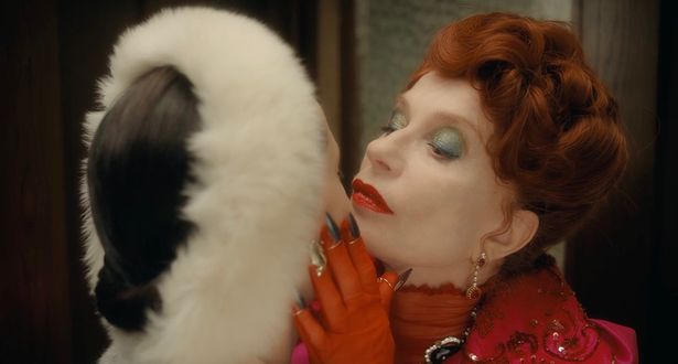 フランス人女優イザベル・ユペールが、16世紀のハンガリーに実在した「血の伯爵夫人」ことエリザベート・バートリを演じる『The Blood Countess』