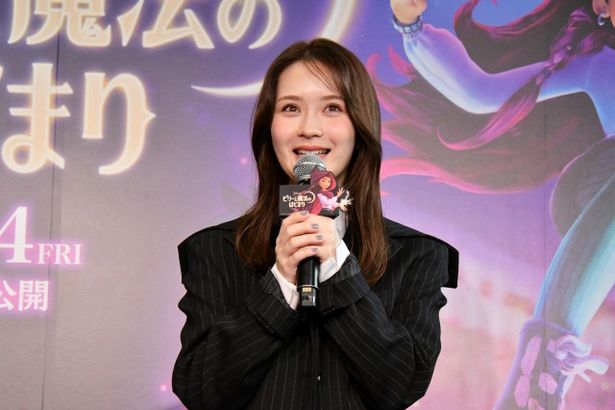 ビリー役の日本版声優を演じる畑芽育